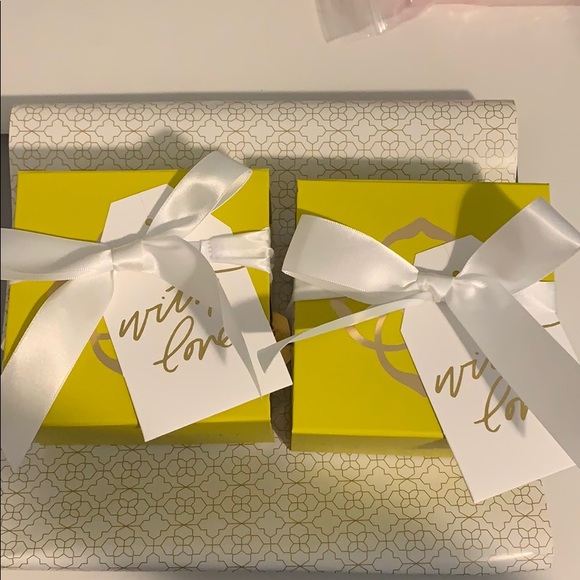 Kendra Scott Accessories - 2 Kendra Scott gift boxes and storage bags Kendra Scott Accessories - 2 Kendra Scott gift boxes and storage bags